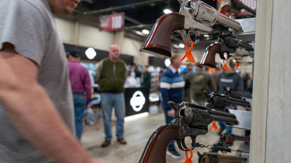 Tennessee aprueba ley que permite a profesores portar armas ocultas en escuelas