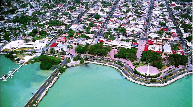 AMLO anuncia firma de decreto presidencial para declarar a Chetumal como zona libre de impuestos para productos de importación.