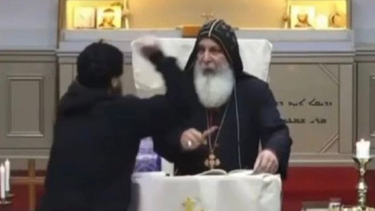 Apuñalan a sacerdote y feligreses durante misa en iglesia de Sídney