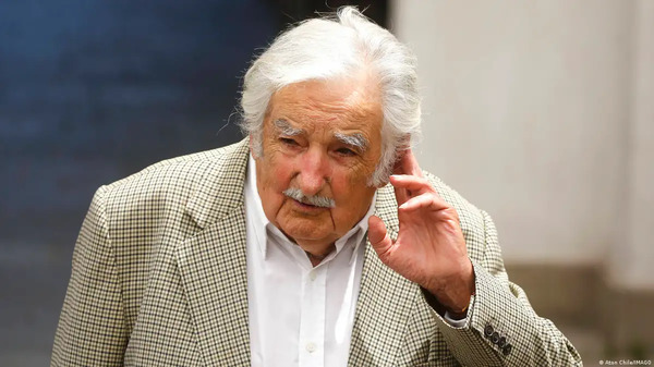 El expresidente uruguayo José Mujica anuncia que tiene un tumor en el esófago