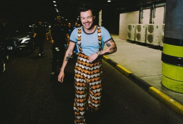 Condenada a prisión una mujer brasileña por acosar al cantante Harry Styles; le envió 8 mil cartas