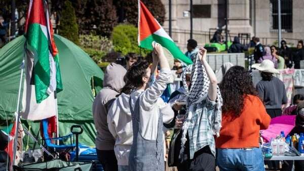 Casi un centenar de universitarios de Los Ángeles detenidos en protestas pro palestinas