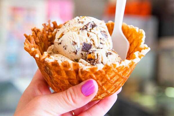 Esta ciudad italiana quiere prohibir la venta de helados y pizzas después de medianoche