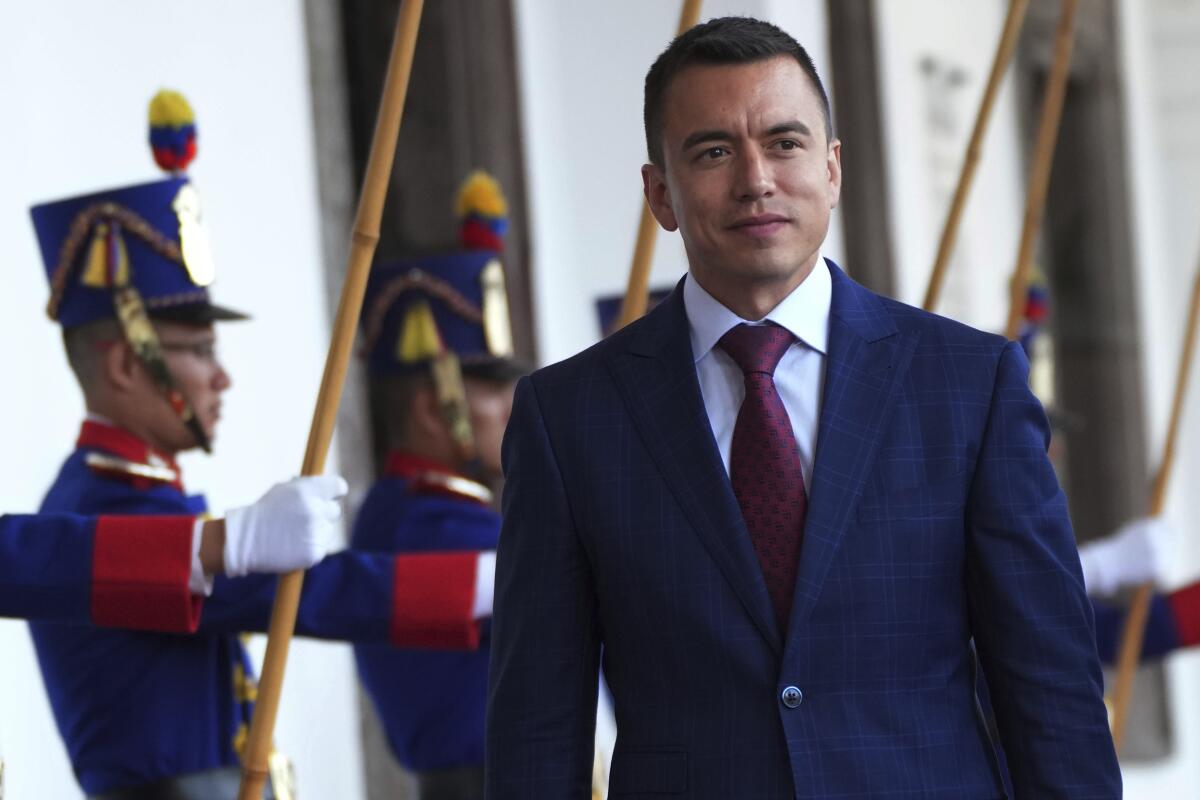 Presidente de Ecuador no se arrepiente del asalto a Embajada de México en Quito