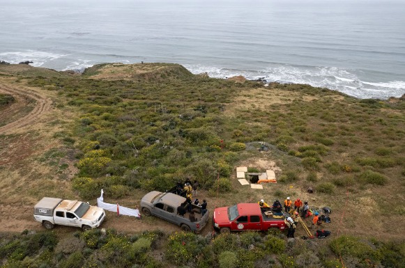 Autoridades mexicanas recuperan tres cuerpos en un pozo de agua cerca de la localidad surfista de Ensenada