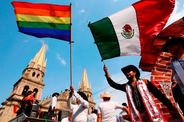 Alertan que un tercio de jóvenes LGBTQ+ intentan suicidarse en México