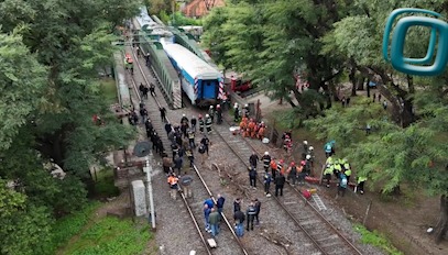 30 personas resultaron gravemente heridas después de que un tren de pasajeros colisionara con una locomotora