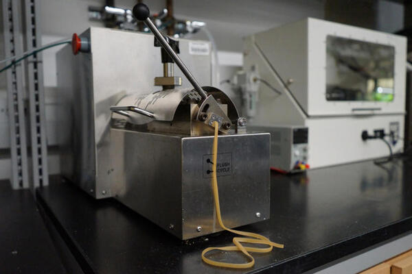 Inventan un plástico que se autodestruye al final de su vida útil