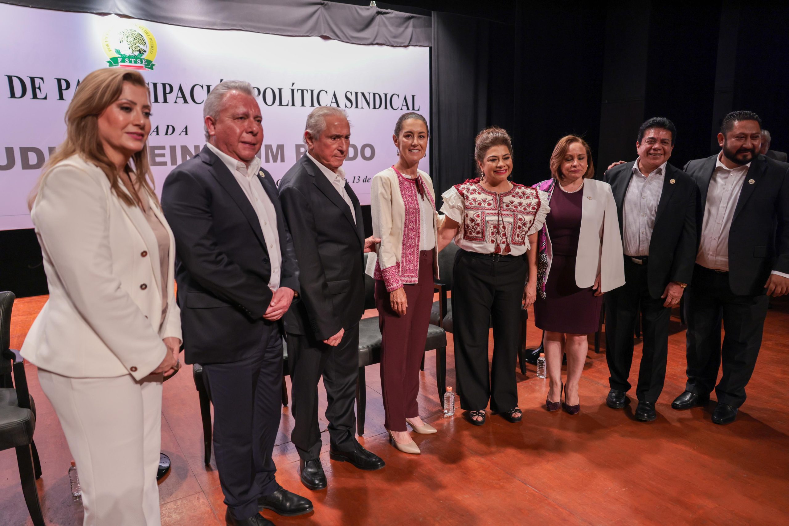 Seguiremos luchando para que las y los trabajadores del estado siempre sean el orgullo de nuestro país: Claudia Sheinbaum