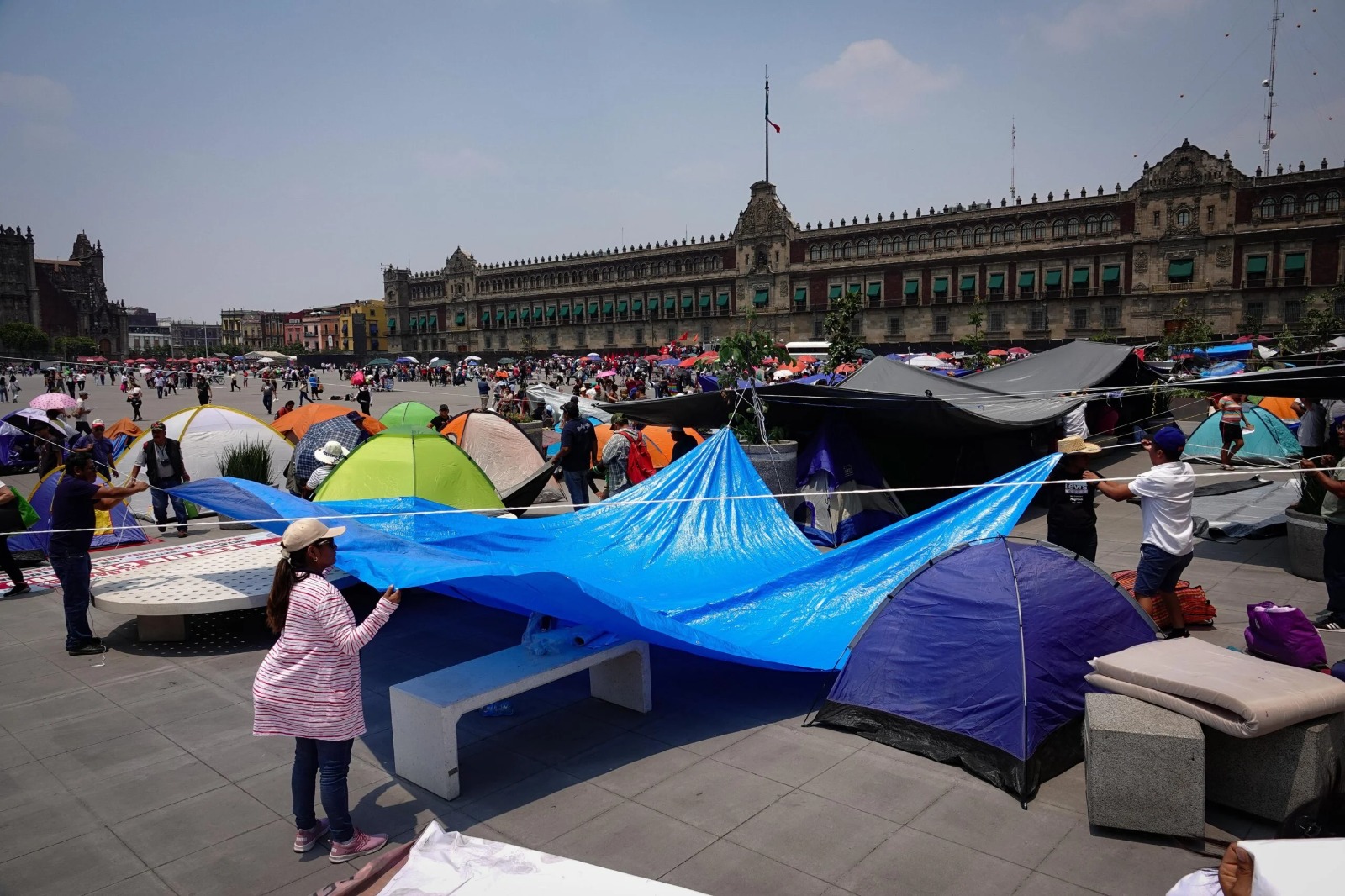 CNTE reubicará plantón del Zócalo por marcha de Marea Rosa