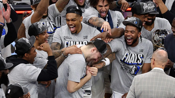 NBA: Los Mavericks arrollan en el Oeste y regresan a las finales para enfrentar a Boston