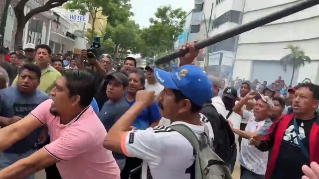 CNTE detiene la movilización de la Marea Rosa en Tuxtla Gutiérrez