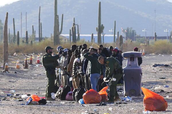 Avanza en Arizona una ley para que votantes decidan sobre fuertes medidas migratorias