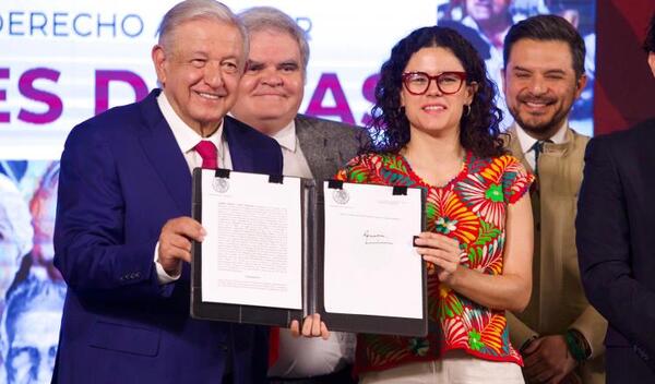 AMLO celebra 1 de mayo con firma de decreto de creación del Fondo de Pensiones del Bienestar