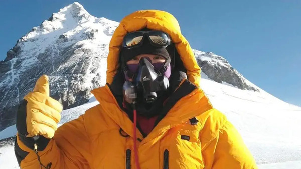 Alpinista del Monte Everest establece récord de ascenso más rápido realizado por una mujer