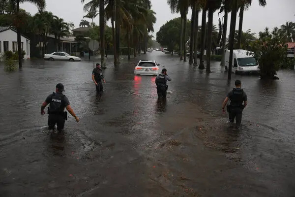 Lluvias intensas provocan graves inundaciones en Florida