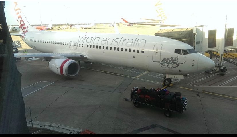 Avión de Virgin Australia aterriza de emergencia en Nueva Zelanda por incendio en motor