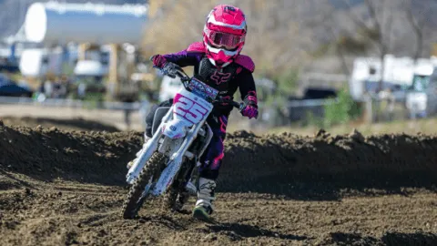 Niña promesa del motocross muere a los 9 años tras accidente