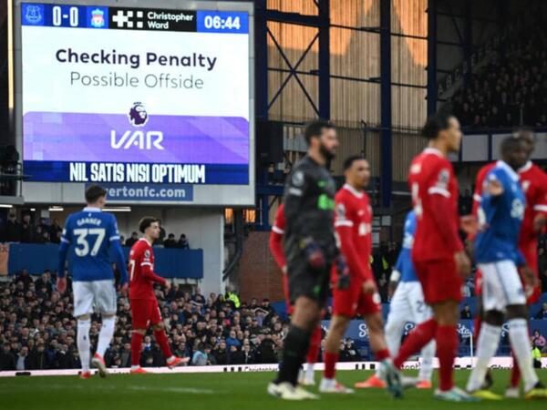 Premier League mantendrá el VAR la próxima temporada