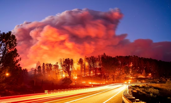 El peor incendio de California avanza sin control entre aumento de temperaturas