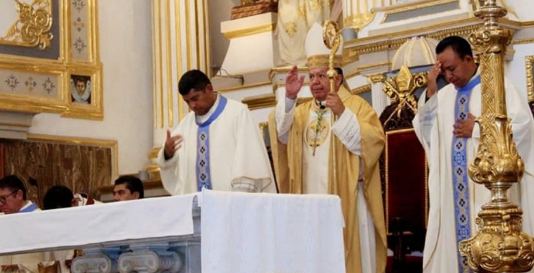 Obispo de Tehuacán asaltado por sujetos armados en zona peligrosa