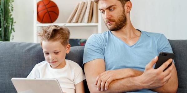 España presenta una aplicación móvil para impedir a los menores el acceso al porno