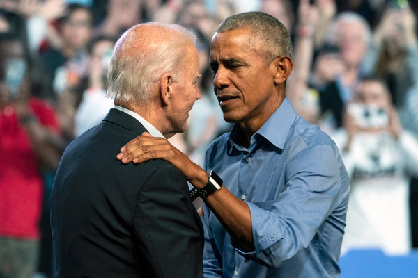 Obama cree que Biden debe reconsiderar el futuro de su candidatura