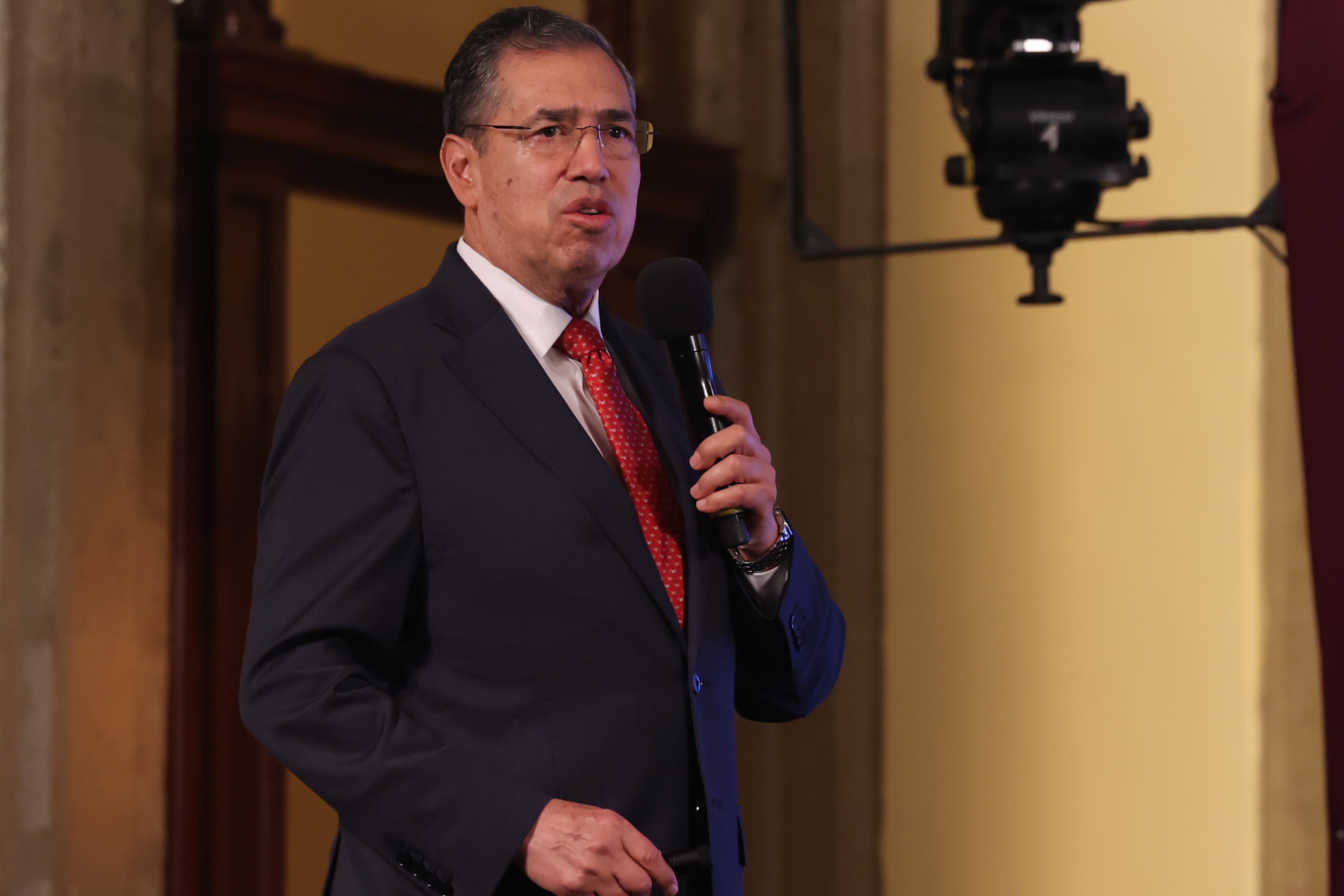 Exhibe Rodríguez Bucio a juez que logró amparo para José Luis Abarca