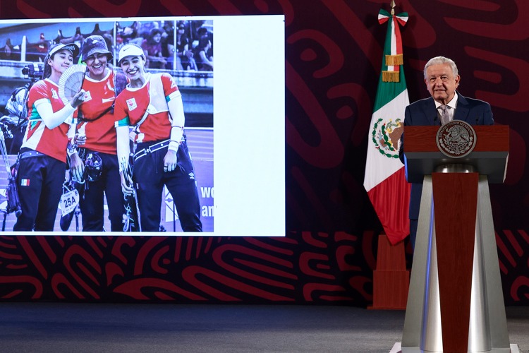 AMLO felicitó a arqueras mexicanas que ganaron bronce en París 2024
