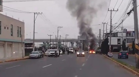 Protesta en Tonanitla por falta de pagos afecta accesos al AIFA