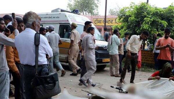 Estampida en la India deja más de 100 muertos