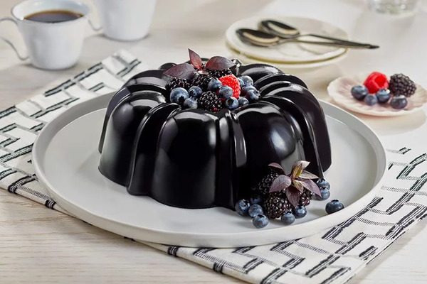 ¿Cómo está compuesta la gelatina negra y qué beneficios tiene para el cuerpo?