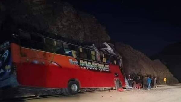 Choque de autobús en Bolivia deja al menos 14 muertos y 18 heridos