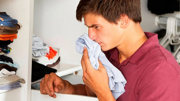 ¿Cómo eliminar el olor a humedad de la ropa con bicarbonato?