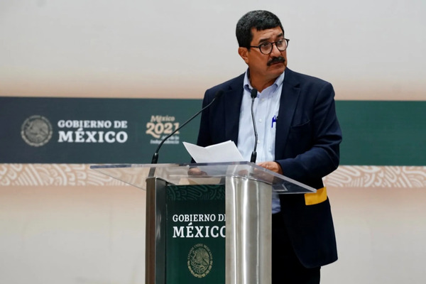 PAN entrega pruebas al INE para negar senaduría a Javier Corral