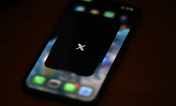 X afirma que restauración del servicio en Brasil fue «involuntaria»