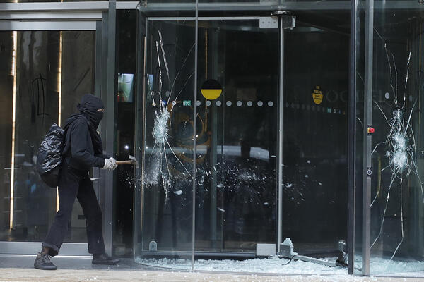 Más de 34 mdp en pérdidas económicas por actos vandálicos en marcha por Ayotzinapa