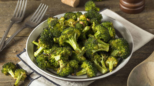¿Cuál es la mejor forma de comer brócoli para aprovechar sus nutrientes?