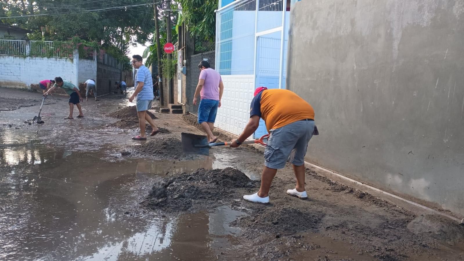 Comienzan trabajos de de limpieza en Juchitán tras desbordamiento de río Los Perros