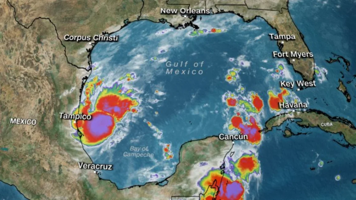 «Milton» se convierte en tormenta tropical y podría intensificarse hacia Florida