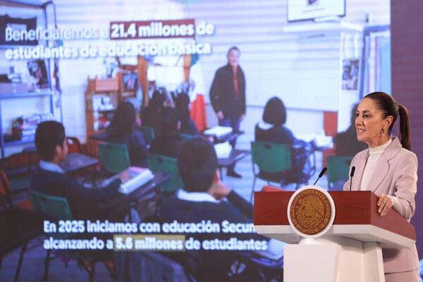 Sheinbaum anuncia beca que otorga $1,900 pesos a alumnos de nivel básico