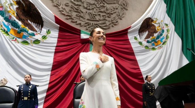 Ceremonia de entrega del bastón de mando, con 70 pueblos indígenas
