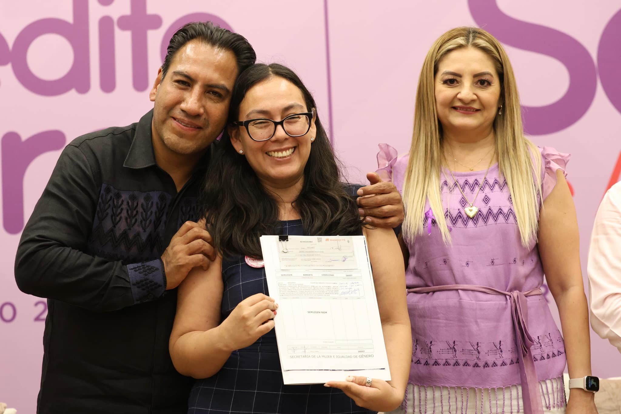 Eduardo Ramírez impulsa autonomía económica de mujeres con entrega de microcréditos