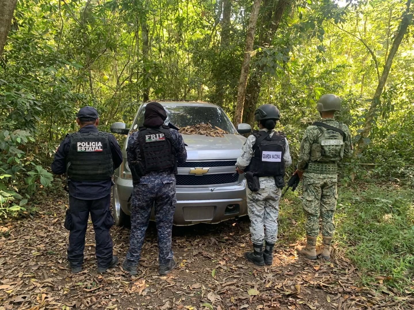 En operativo interinstitucional aseguran dos vehículos abandonados en Zona Arqueológica Bonampak