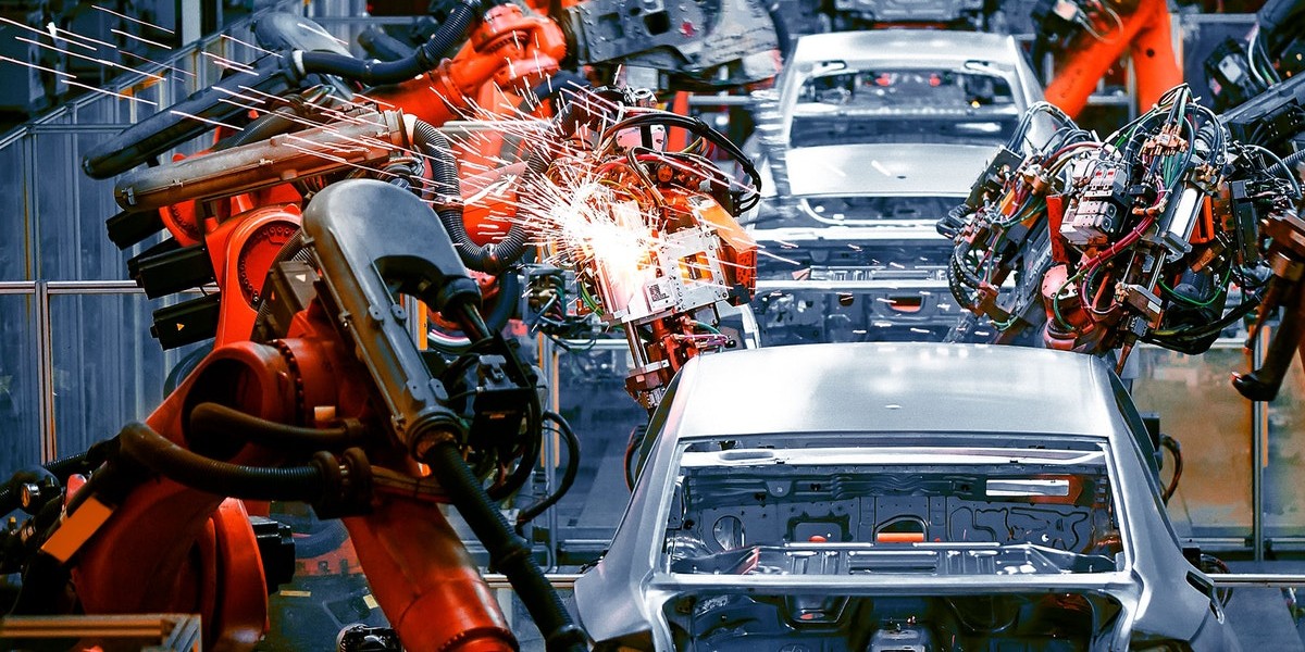 Trump otorga un mes de exención a los aranceles de automóviles importados de México y Canadá