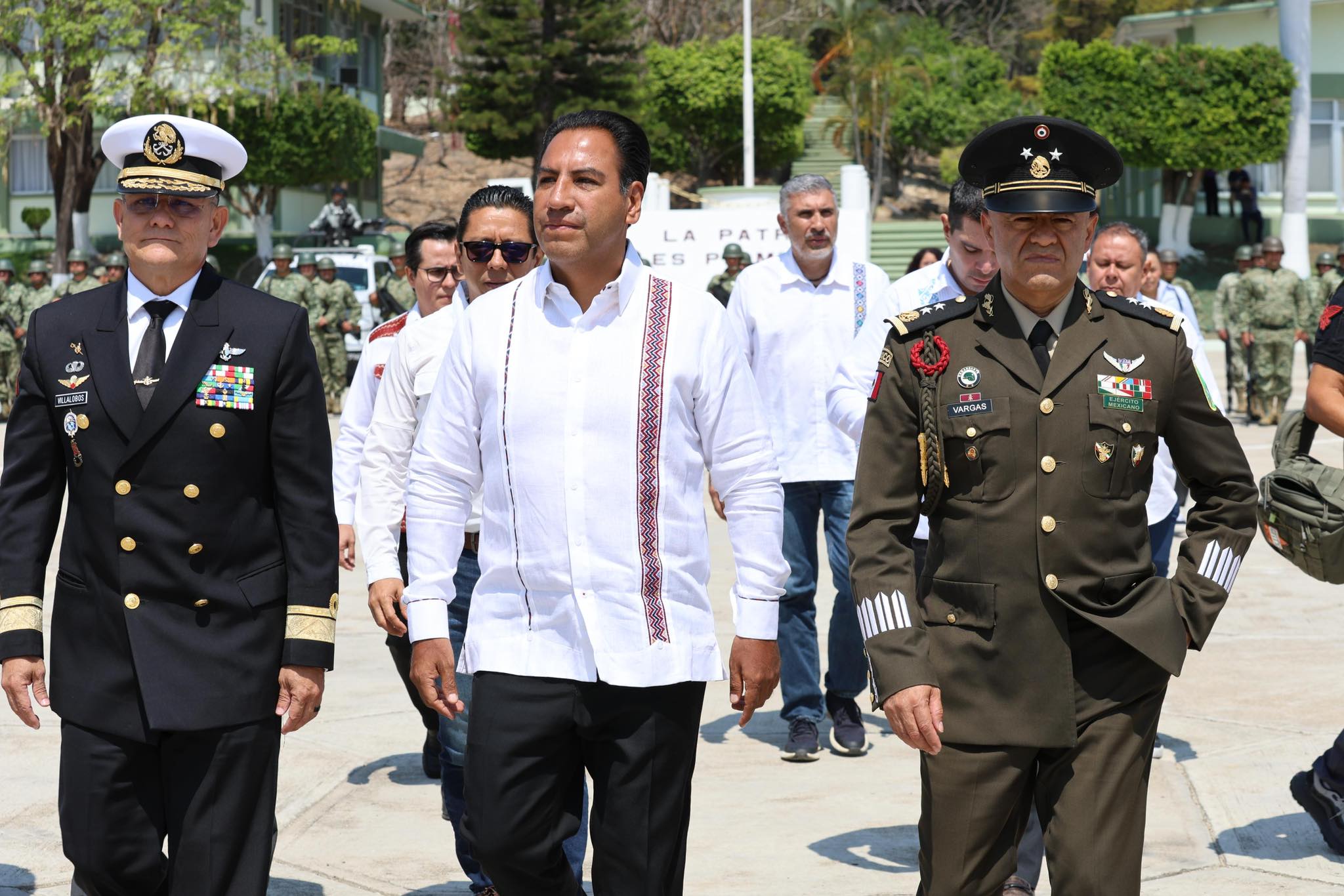 Eduardo Ramírez atestigua toma de protesta del nuevo comandante de la 31 Zona Militar
