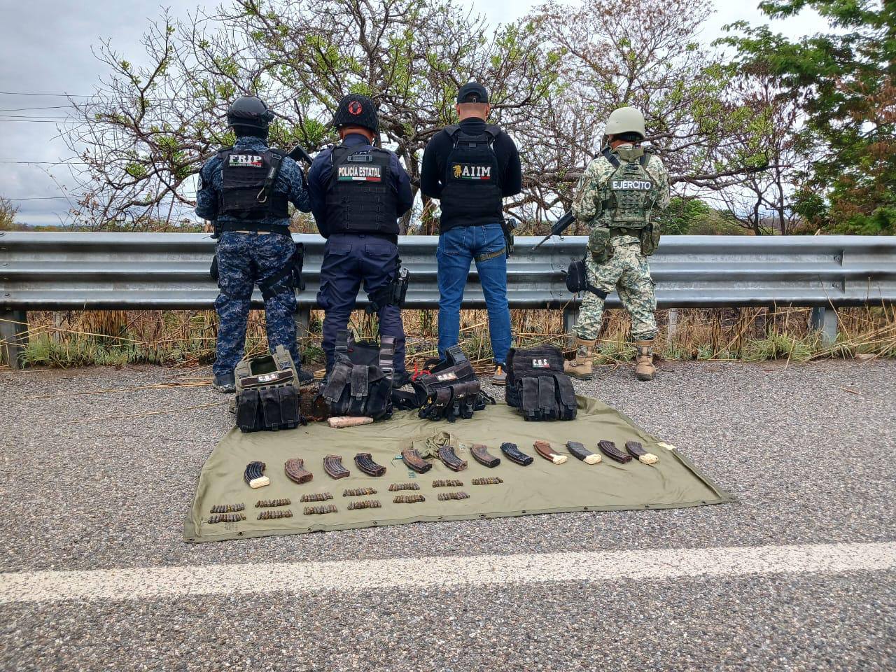Grupo Interinstitucional asegura un vehículo e indicios balísticos en Comalapa