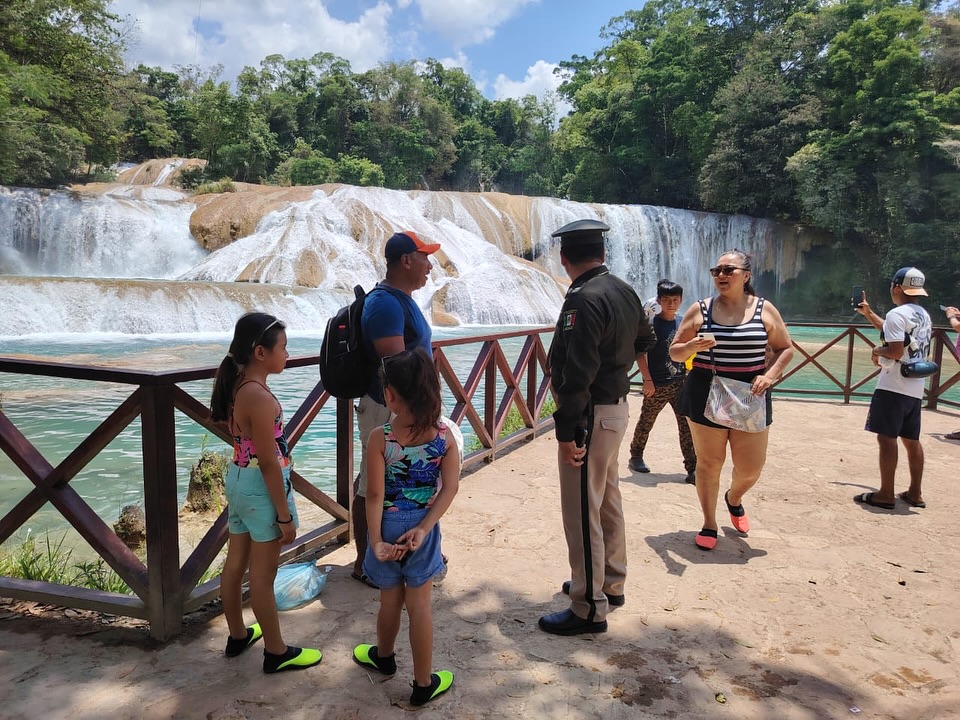 Policía Vial Preventiva y de Turismo de la SSP brinda seguridad y acompañamiento a locales y turistas