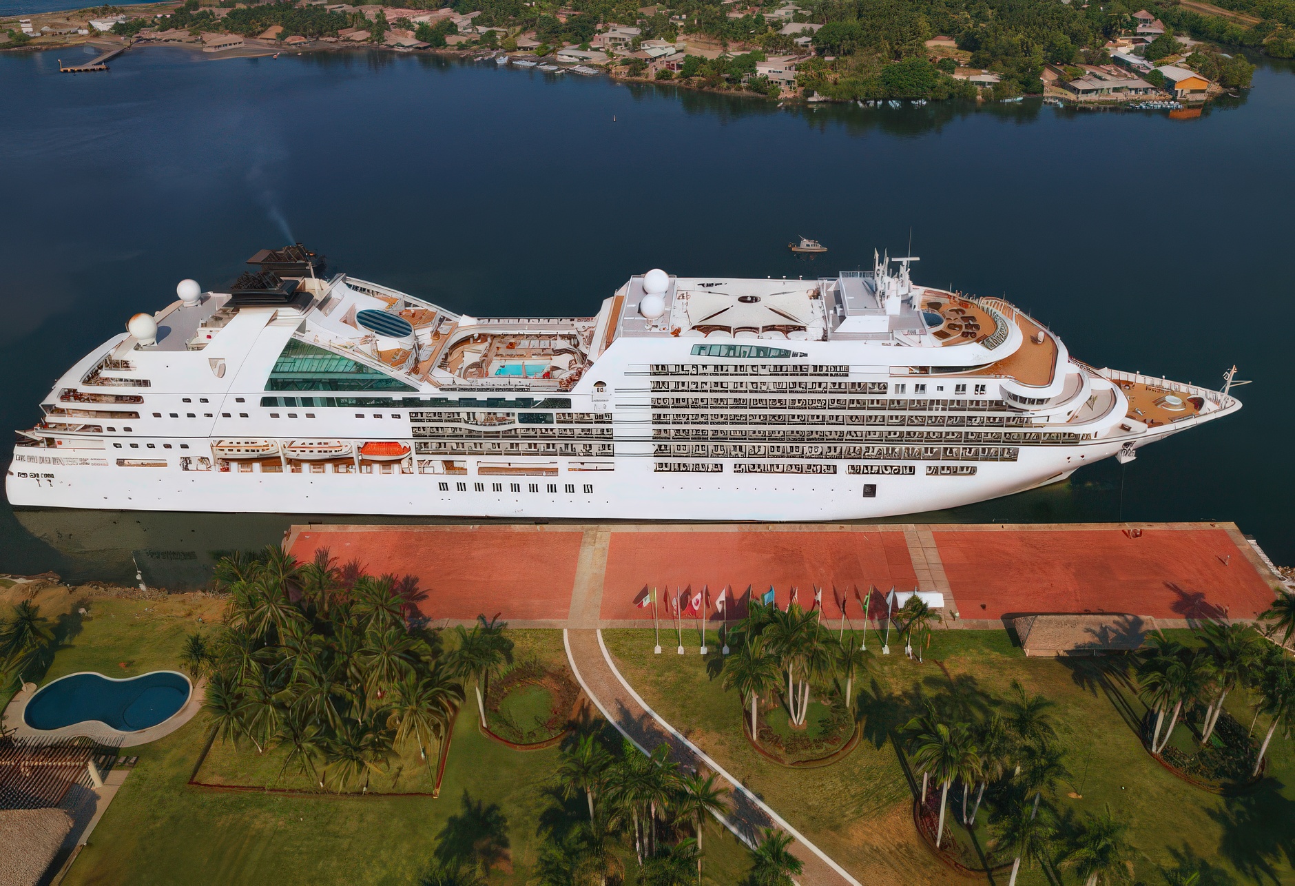 Puerto Chiapas recibe a más de 900 turistas internacionales a bordo del crucero Seabourn Encore