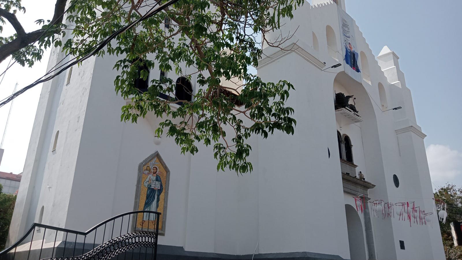 Fieles en Tuxtla Gutiérrez oran por fallecimiento del Papa Francisco